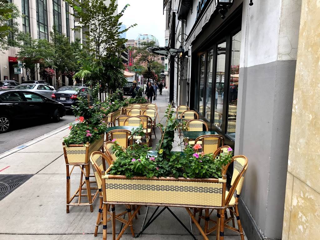 Le Colonial Chicago | restaurant | 57 E Oak St, Chicago, IL 60611, USA | 3122550088 OR +1 312-255-0088