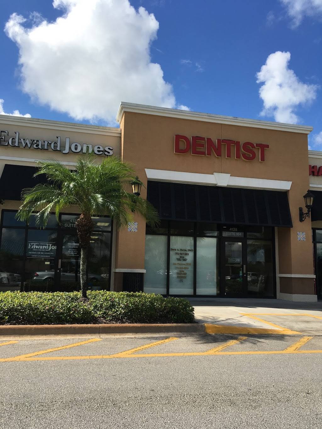 South Point | shopping mall | 4125 9th St SW, Vero Beach, FL 32968, USA | 5616302300 OR +1 561-630-2300