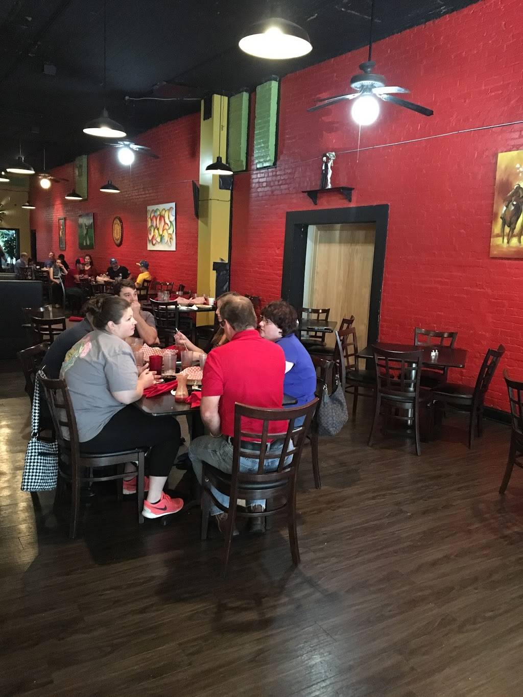 La Cocina de Mama | restaurant | 535 Main St, Shelbyville, KY 40065, USA | 5026331114 OR +1 502-633-1114