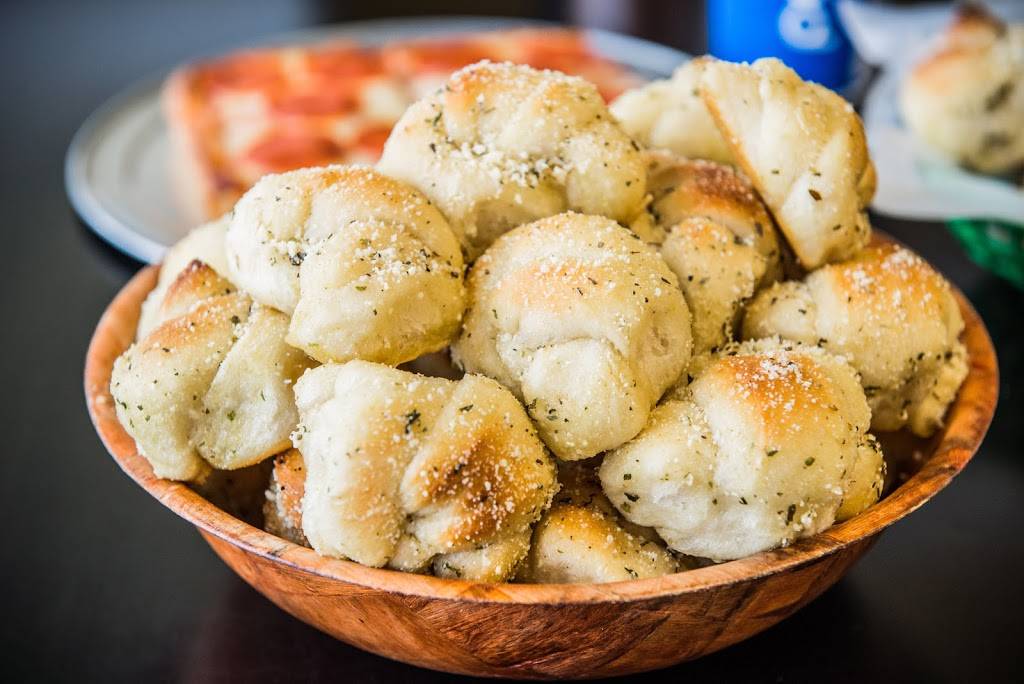 Italian Village Pizza | restaurant | 275 S Chickasaw Trail Ste 5, Orlando, FL 32825, USA | 4077378889 OR +1 407-737-8889