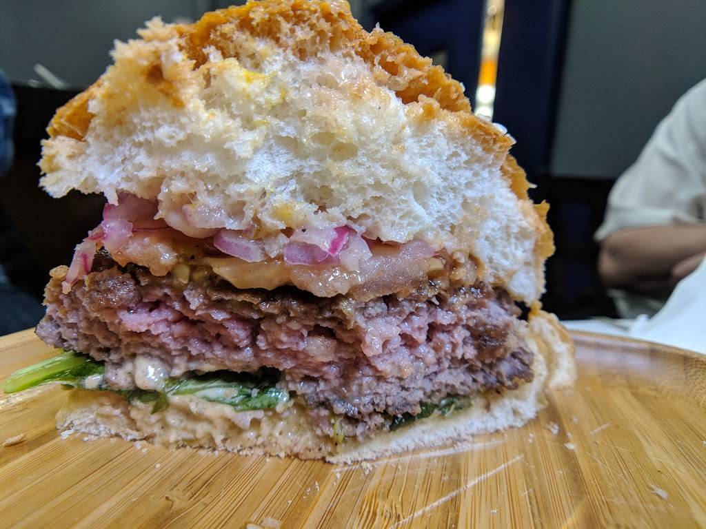 Burgers+Q | restaurant | 4726 New Utrecht Ave, Brooklyn, NY 11219, USA | 7185522084 OR +1 718-552-2084