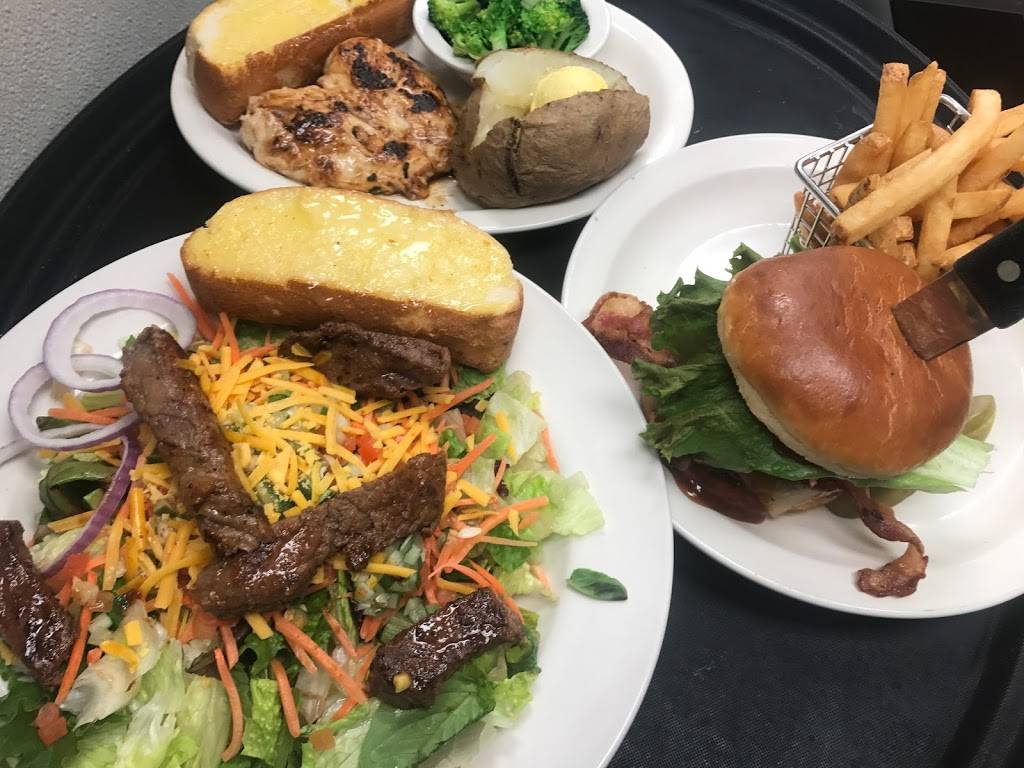 Sidelines Casual Dining | restaurant | 688 University Shopping Centers, Suite 1, Richmond, KY 40475, USA | 8595751216 OR +1 859-575-1216