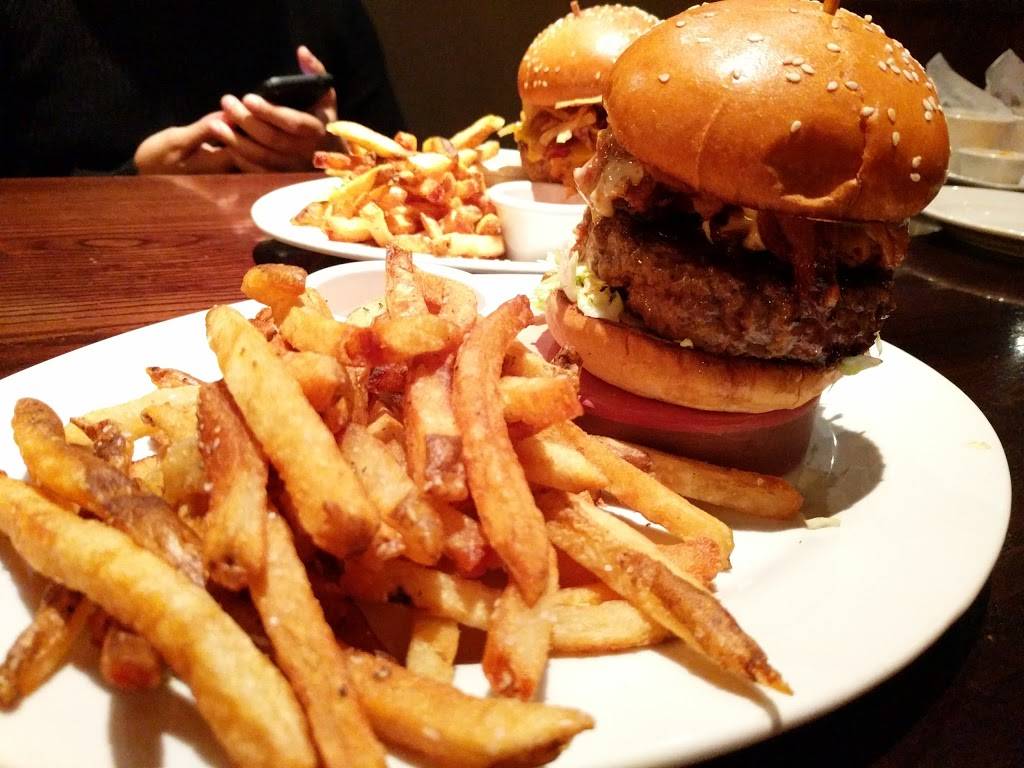 Lucky Monk | restaurant | 105 Hollywood Blvd, South Barrington, IL 60010, USA | 8478980500 OR +1 847-898-0500