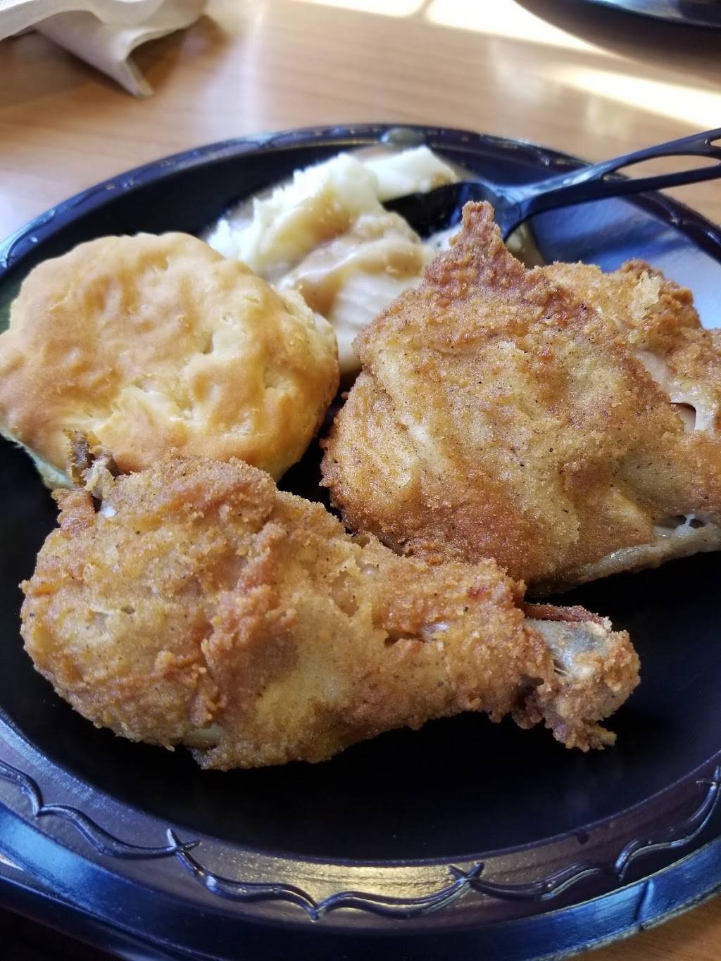 KFC | restaurant | 198 W Shaw Ave, Clovis, CA 93612, USA | 5592993940 OR +1 559-299-3940