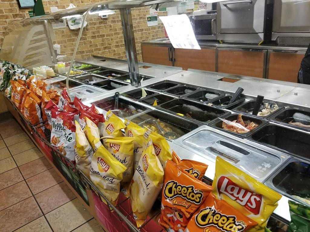 Subway | meal takeaway | 18921 E Valley View Pkwy Lot 4A, Suite A, Independence, MO 64055, USA | 8167958037 OR +1 816-795-8037