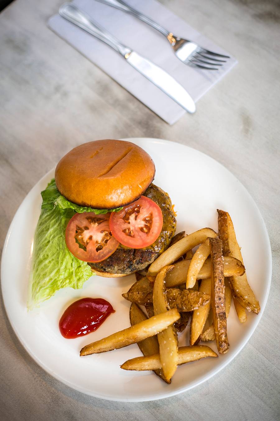 Alatri Bros | restaurant | 4926 Cordell Ave, Bethesda, MD 20814, USA | 3017186427 OR +1 301-718-6427