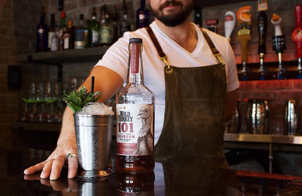 Bistro la Gargouille | restaurant | 556 Boulevard Saint-Joseph, Gatineau, QC J8Y 4A4, Canada | 8195257799 OR +1 819-525-7799