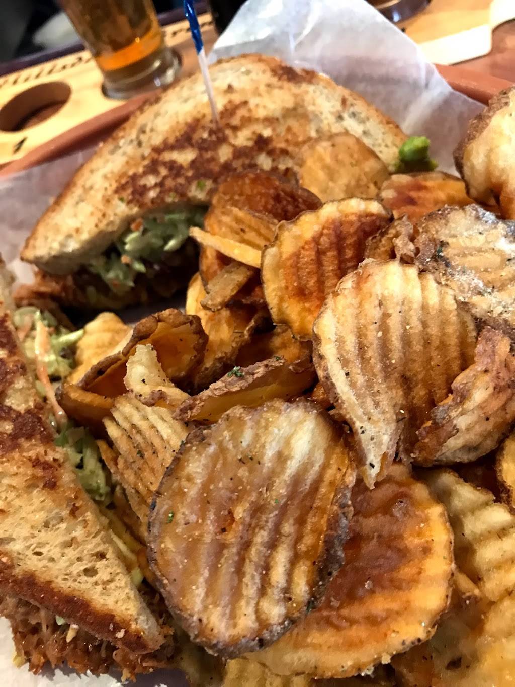 Hillsdale Brewing Company | restaurant | 25 Hillsdale St, Hillsdale, MI 49242, USA | 5172128182 OR +1 517-212-8182