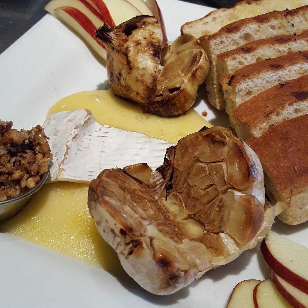 Fugazzis | restaurant | 127 W Main St, Visalia, CA 93291, USA | 5596250496 OR +1 559-625-0496