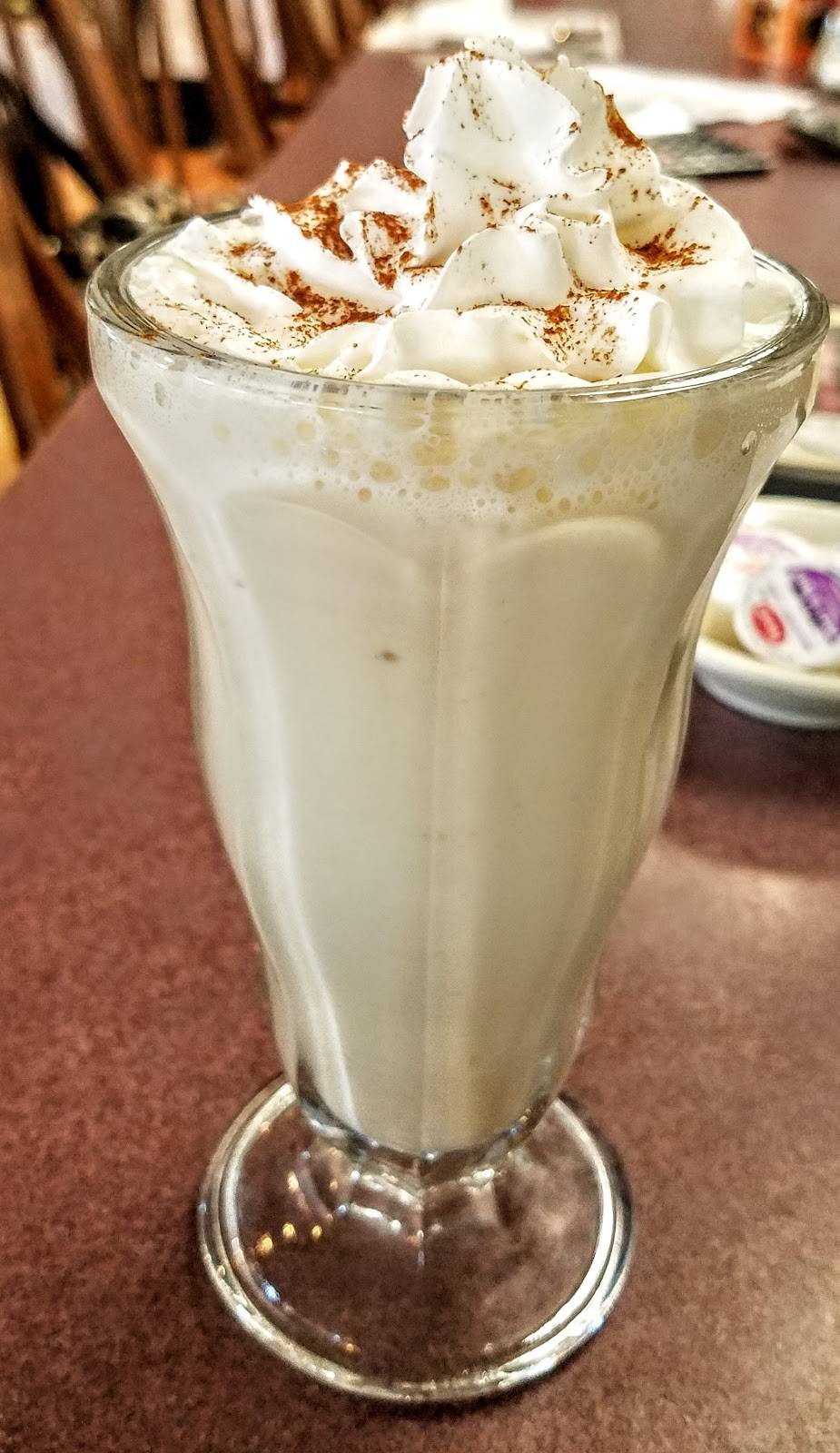 Gayles Depot Square Farm Shoppe | restaurant | 51 Depot St, Watertown, CT 06795, USA | 8602747353 OR +1 860-274-7353