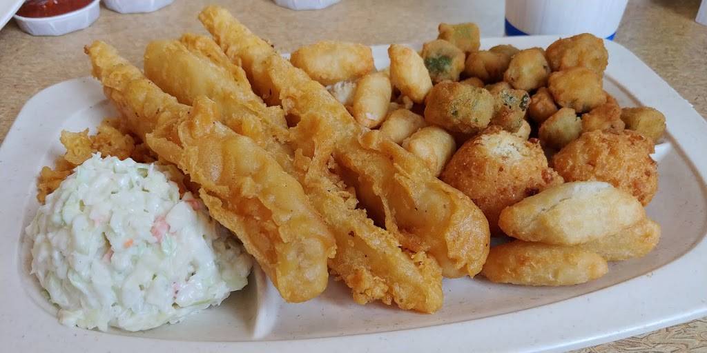 Captain Ds | restaurant | 111 Crown Pointe Pkwy, Kingsland, GA 31548, USA | 9125763825 OR +1 912-576-3825