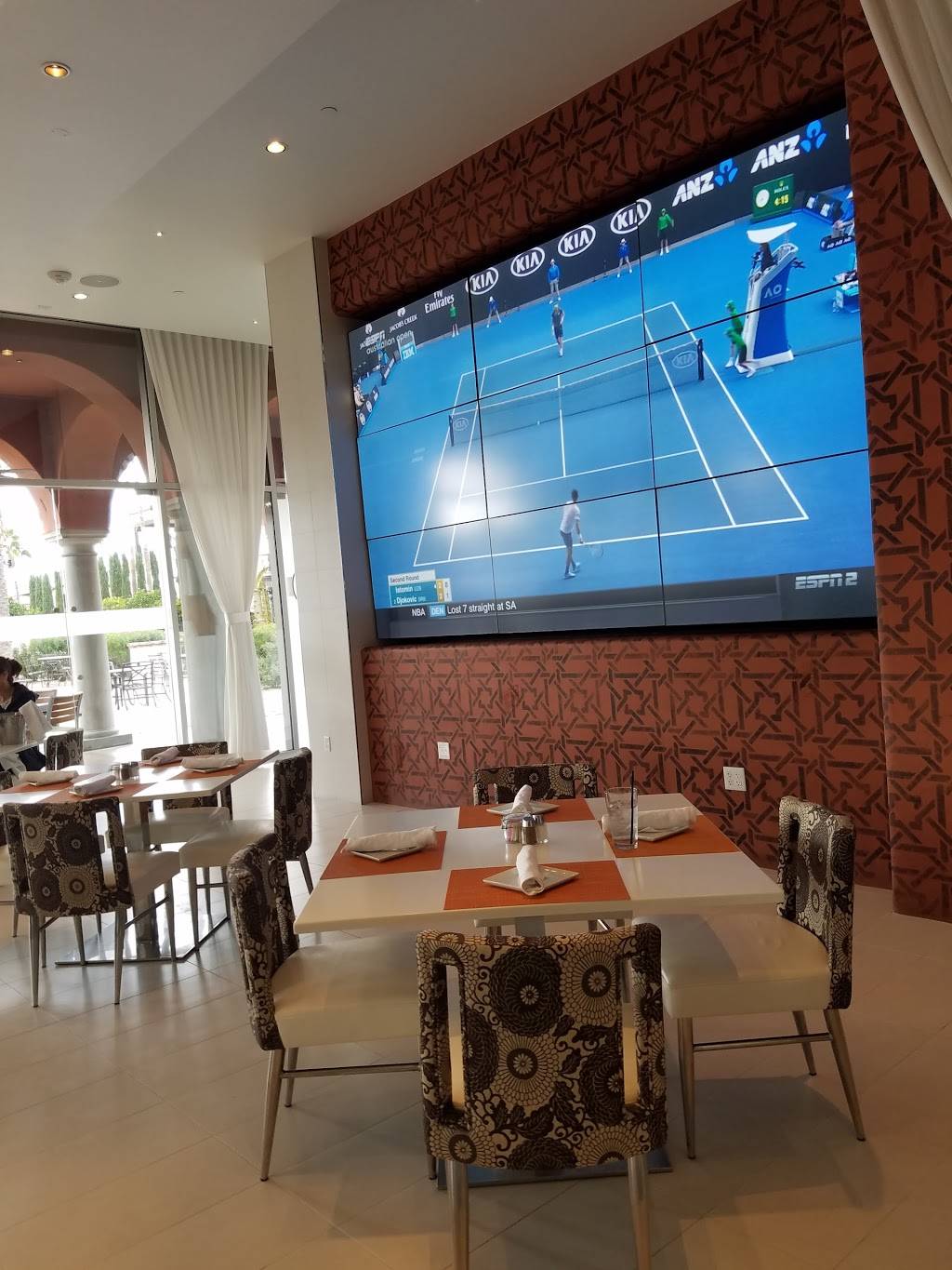 Centro Lounge | restaurant | 4949 E Lincoln Dr, Scottsdale, AZ 85253, USA | 4806273043 OR +1 480-627-3043