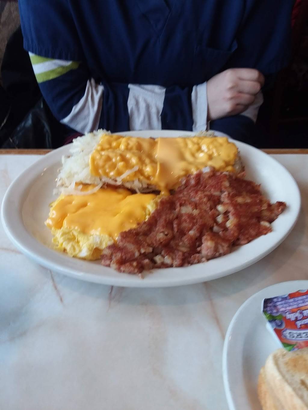 Dairyland Family Restaurant | restaurant | 716 Cottage Grove Rd, Madison, WI 53716, USA | 6082229232 OR +1 608-222-9232