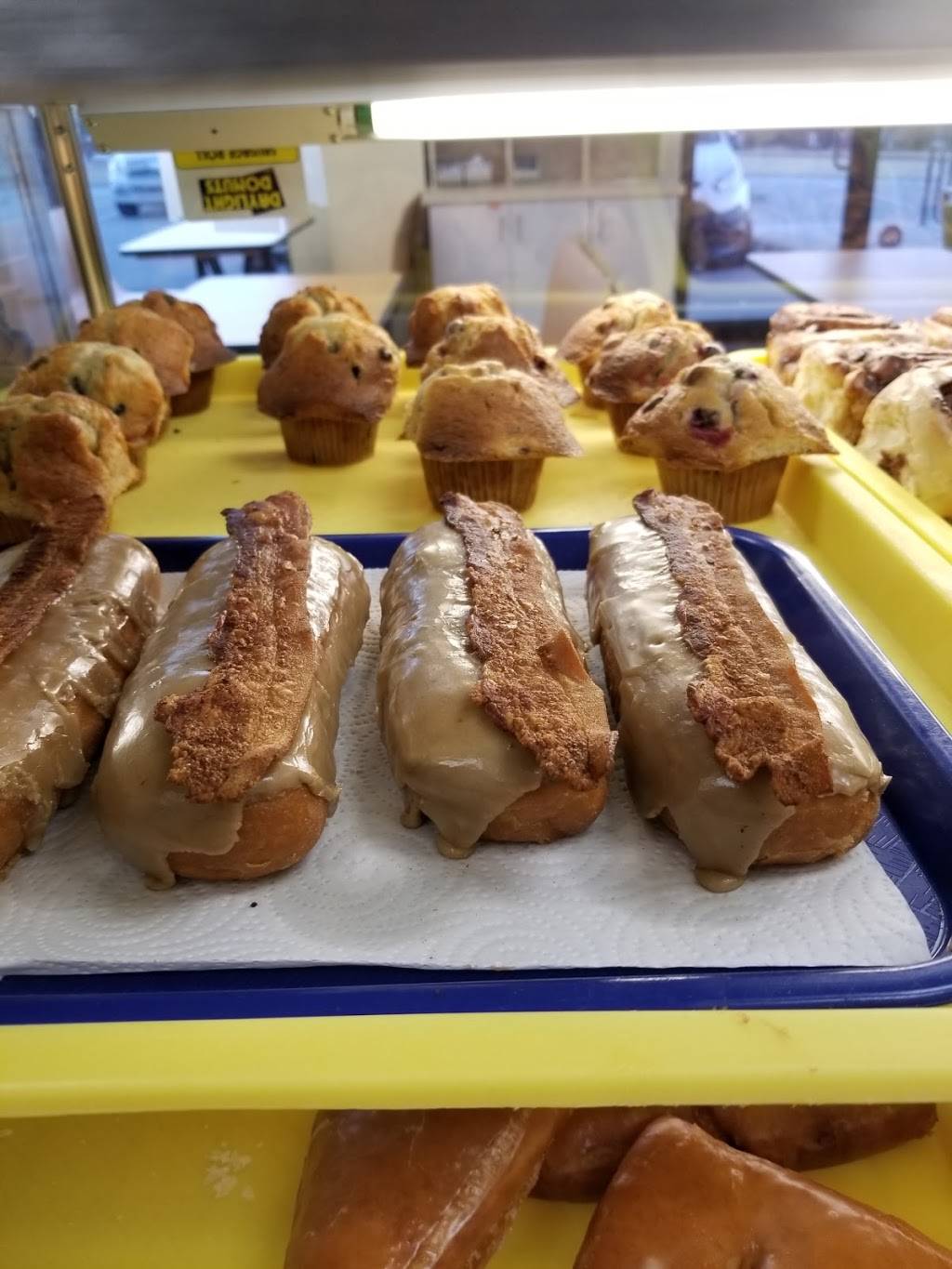 Daylight Donuts 2nd St. | restaurant | 3701 E 2nd St, Edmond, OK 73034, USA | 4056965979 OR +1 405-696-5979