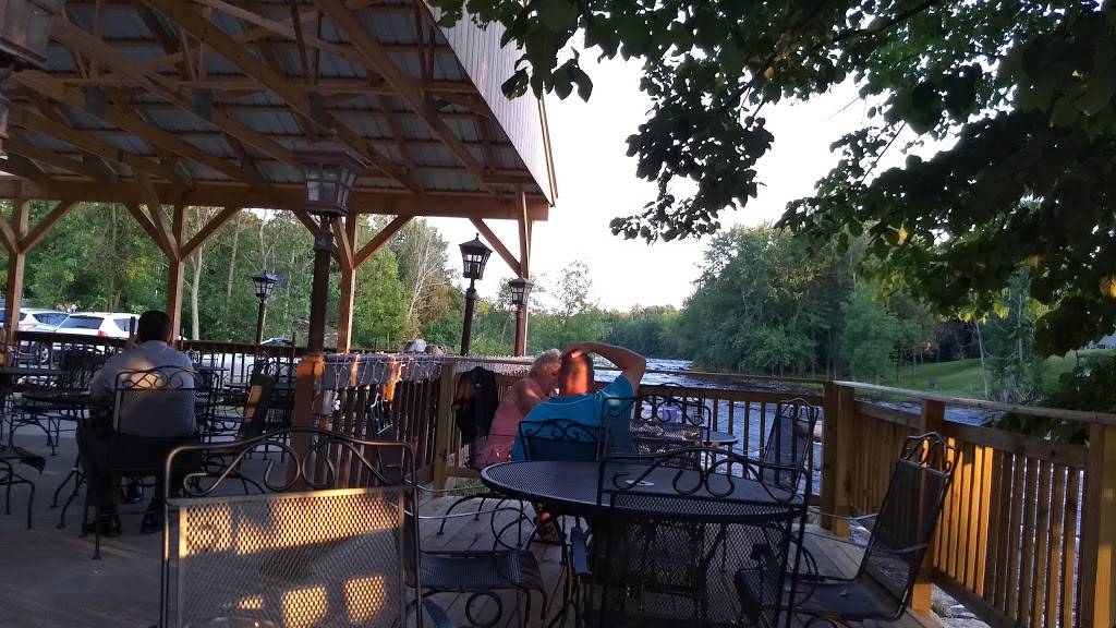 Riverview | restaurant | 928 NY-11C, Brasher Falls, NY 13613, USA | 3153894100 OR +1 315-389-4100