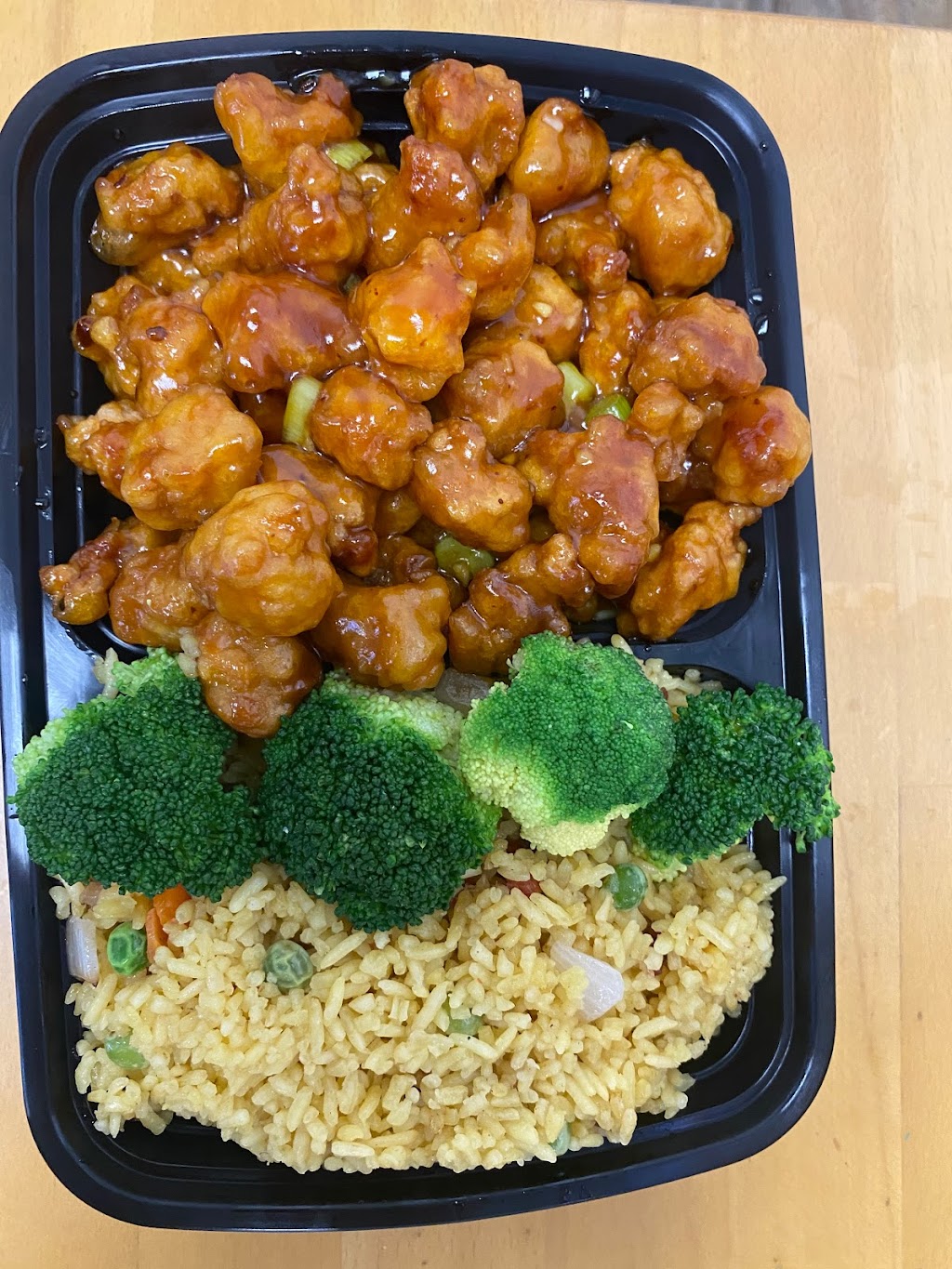 East Wok New York Style Chinese Cuisine | restaurant | 2002 FL-19, Tavares, FL 32778, USA | 3527429010 OR +1 352-742-9010