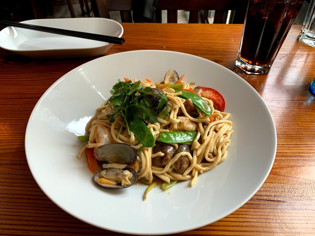 Chive Blossom | restaurant | 394 Bedford Ave, Brooklyn, NY 11249, USA | 7185763571 OR +1 718-576-3571