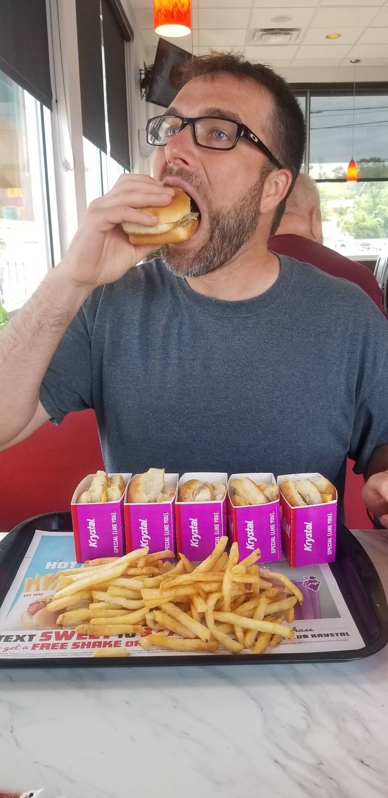 Krystal | meal takeaway | 579 W Broadway St, Newport, TN 37821, USA | 4236251346 OR +1 423-625-1346