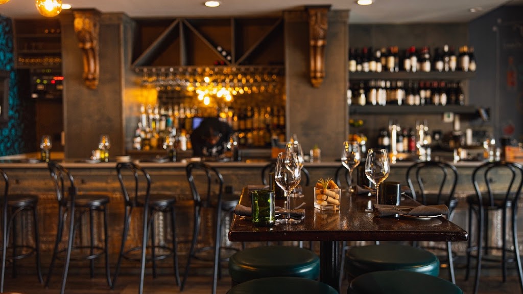 Uvae Kitchen and Wine Bar | restaurant | 5553 N Clark St, Chicago, IL 60640, USA | 7736541432 OR +1 773-654-1432