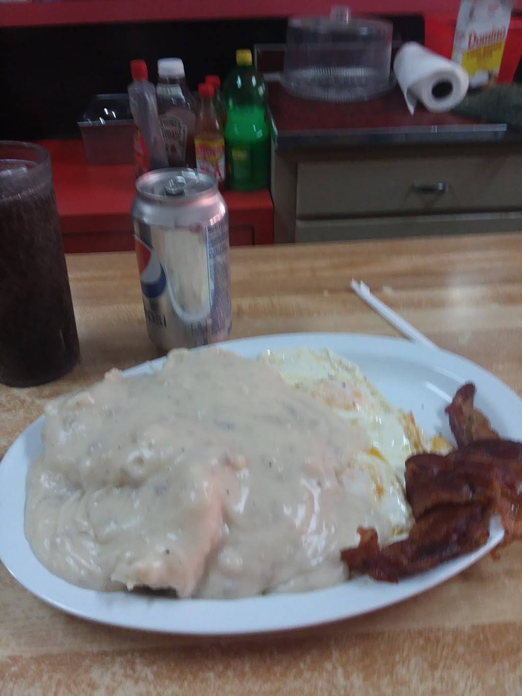 Tiptons Cafe | restaurant | 127 W Depot St, Greeneville, TN 37743, USA | 4236394201 OR +1 423-639-4201