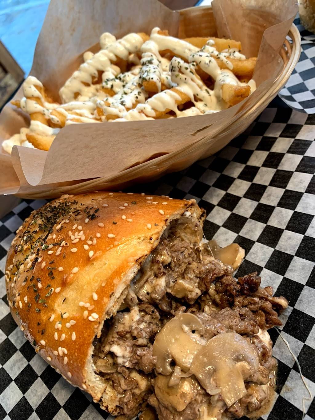 Grill Gate | restaurant | 10185 Yonge St unit 3, Richmond Hill, ON L4C 1T5, Canada | 9057371167 OR +1 905-737-1167