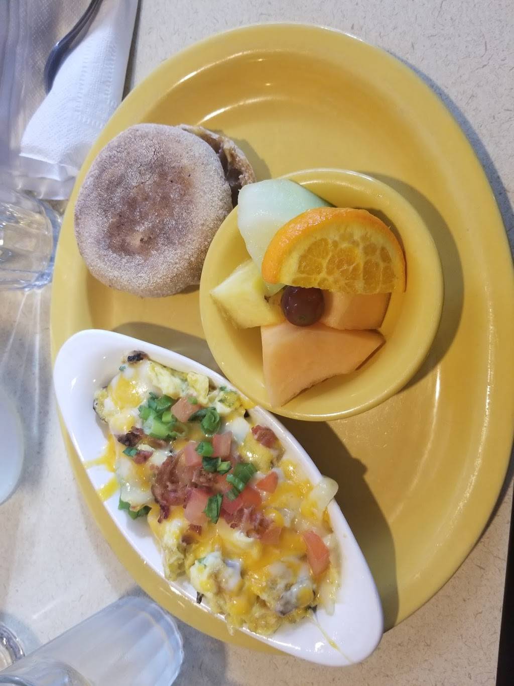 Scramblers | restaurant | 570 W Dussel Dr, Maumee, OH 43537, USA | 4198917207 OR +1 419-891-7207