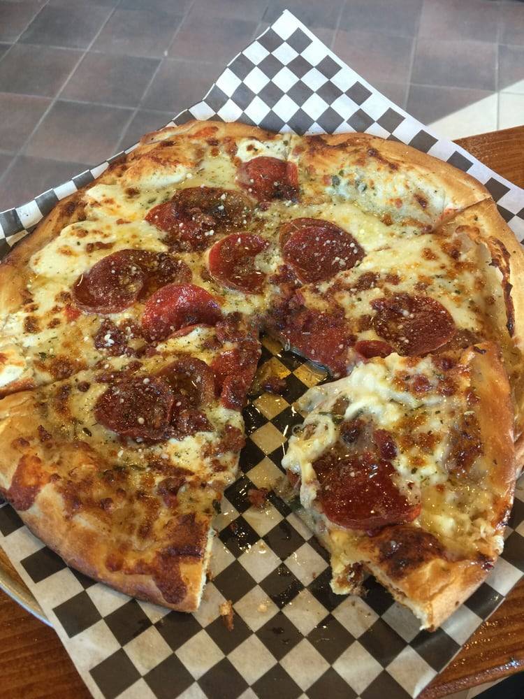 Donatis Pizza | restaurant | 205 Waukegan Rd, Lake Bluff, IL 60044, USA | 8477358900 OR +1 847-735-8900