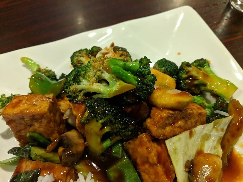 Lucky Palace Asian Fusion | restaurant | 101 Commerce Pl W, Okatie, SC 29909, USA | 8437055007 OR +1 843-705-5007