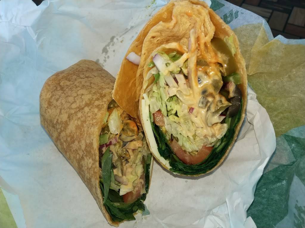 Subway Restaurants | restaurant | Farmers Branch Shopping Center, 12895 Josey Ln #104, Farmers Branch, TX 75234, USA | 9724844922 OR +1 972-484-4922