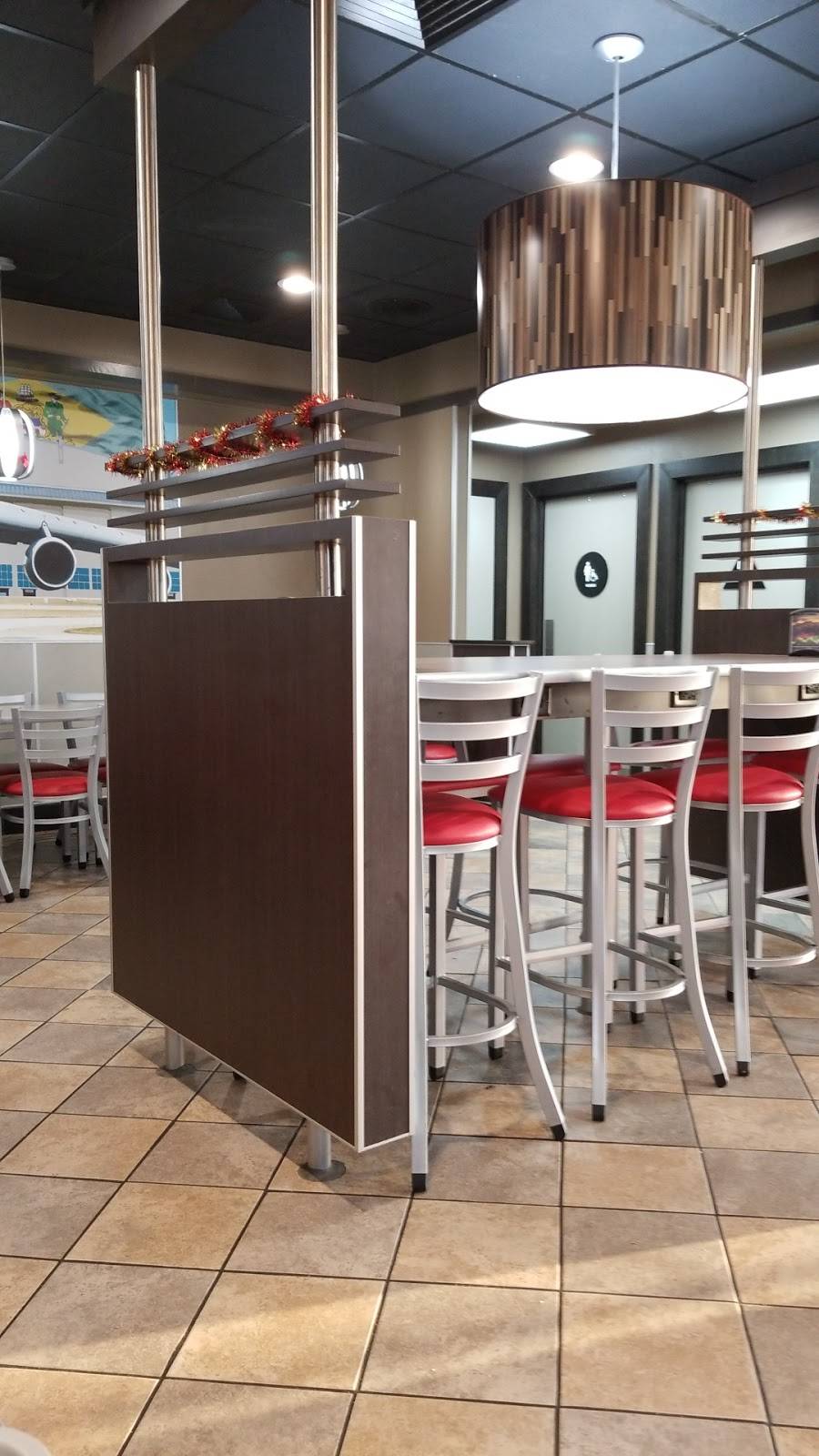 Hardees | restaurant | 519 S Bay Rd, Dover, DE 19901, USA | 3026740371 OR +1 302-674-0371