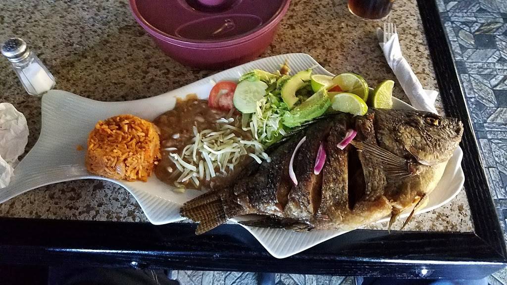 Mariscos El Barco Mexican Restaurant | restaurant | 1390 W 6th St #112, Corona, CA 92882, USA | 9513729000 OR +1 951-372-9000