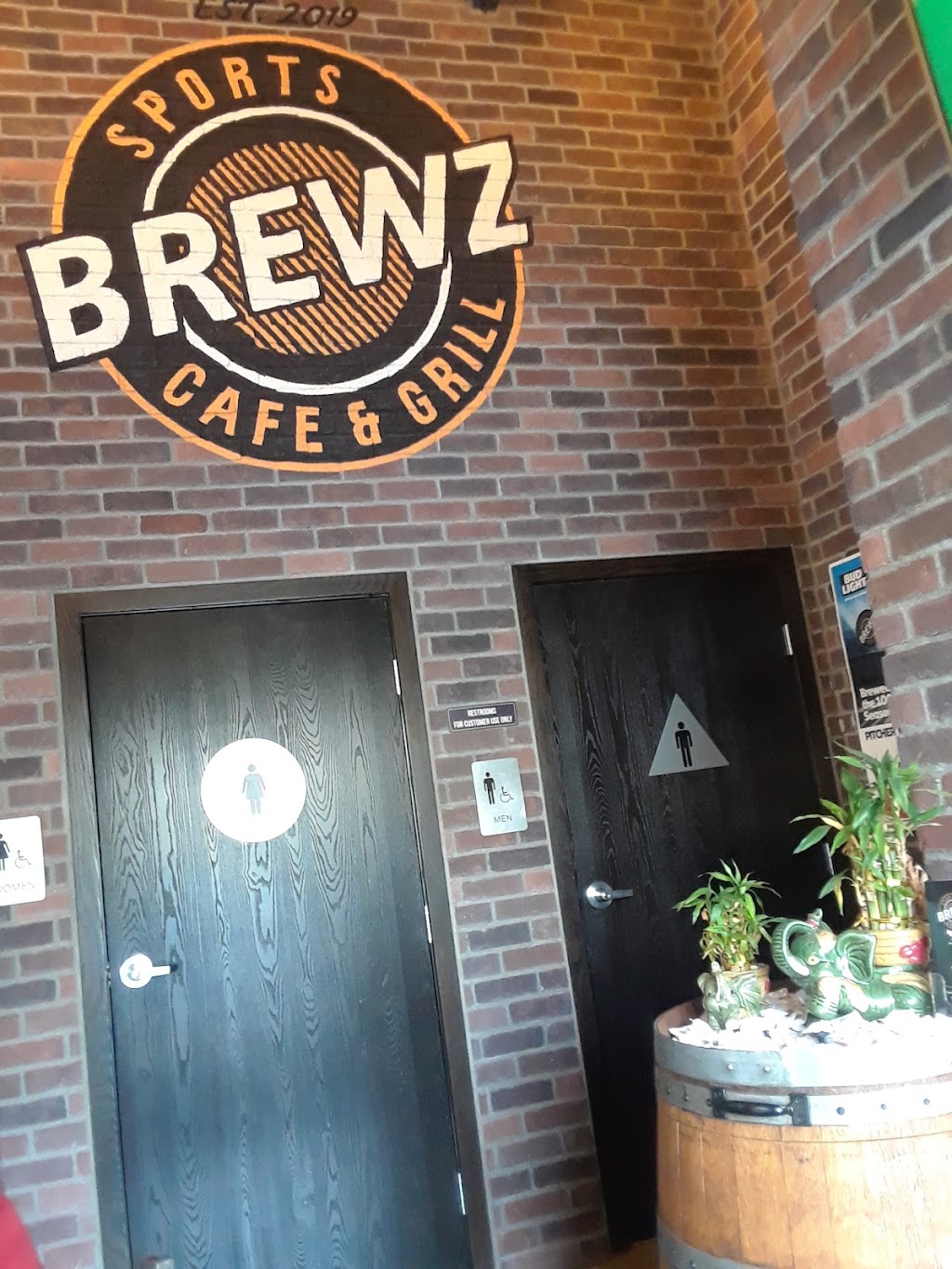 Brewz Sports Cafe & Grill | cafe | 7921 Canoga Ave, Canoga Park, CA 91304, USA | 8188873721 OR +1 818-887-3721