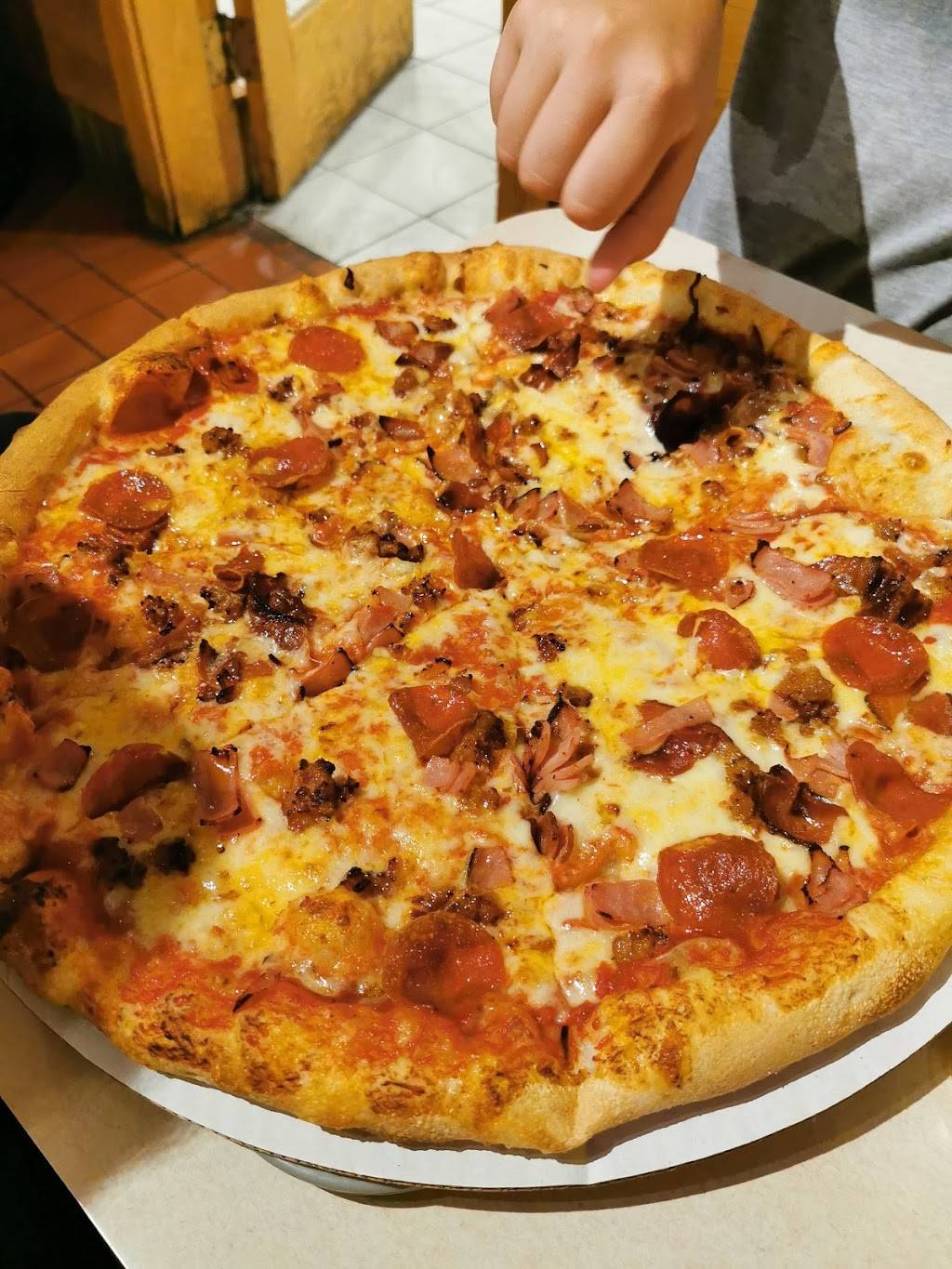 Essexs N.Y. Pizza & Deli | restaurant | 2 E India Square Mall, Salem, MA 01970, USA | 9787411383 OR +1 978-741-1383