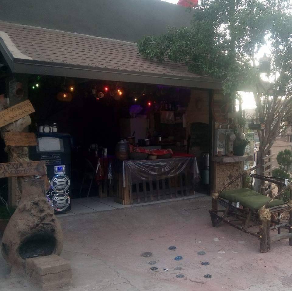 Birria Aztlan | restaurant | 22710, Av. Rampa Quetzalcoatl 7516, Colinas de Aragon, 22710 Rosarito, B.C., Mexico | 016194084908 OR +52 619 408 4908