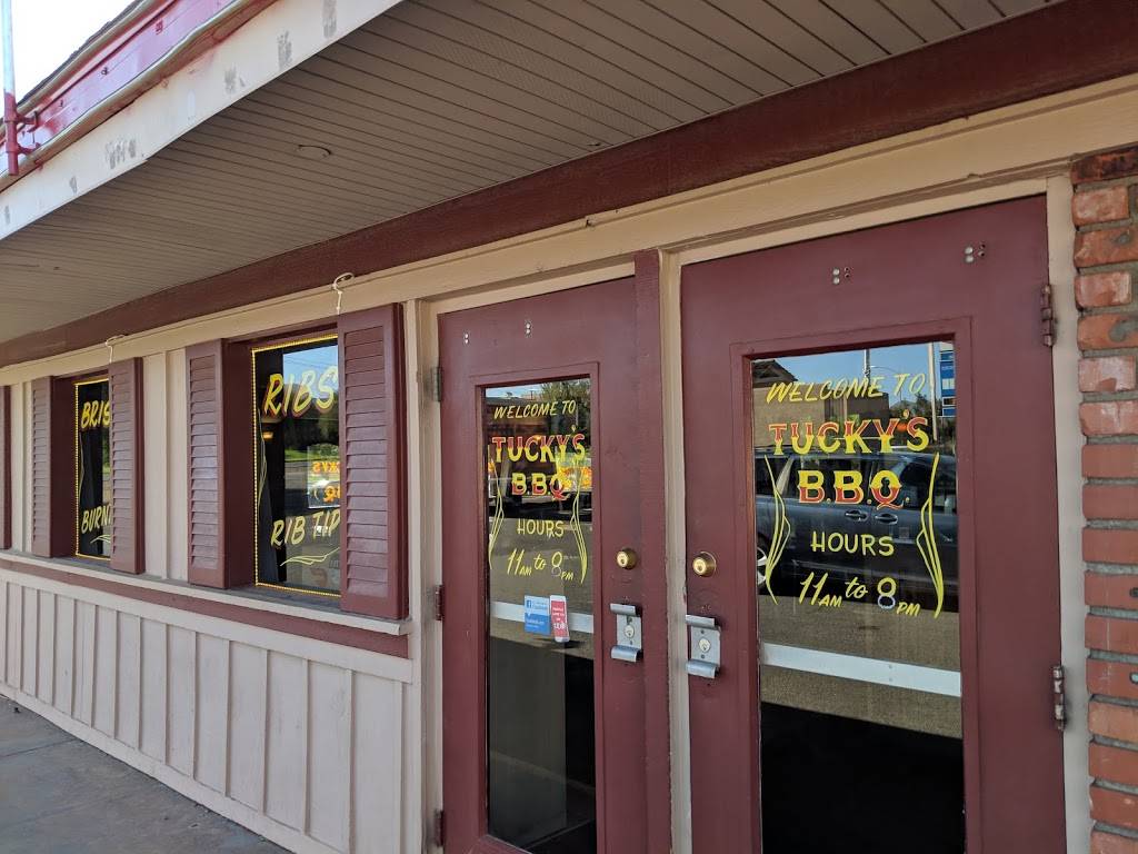 Tuckys BBQ | restaurant | 308 N Boulder Hwy, Henderson, NV 89015, USA | 7025664227 OR +1 702-566-4227