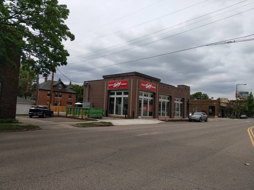 Reds Savoy Pizza | restaurant | 143 Snelling Ave N, St Paul, MN 55104, USA | 6516466400 OR +1 651-646-6400