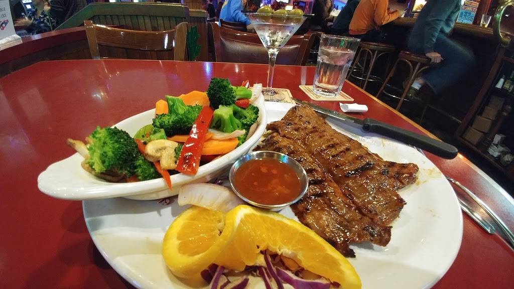 Razzals Bar & Grill | restaurant | 11114 Evergreen Way E, Everett, WA 98204, USA | 4252906224 OR +1 425-290-6224