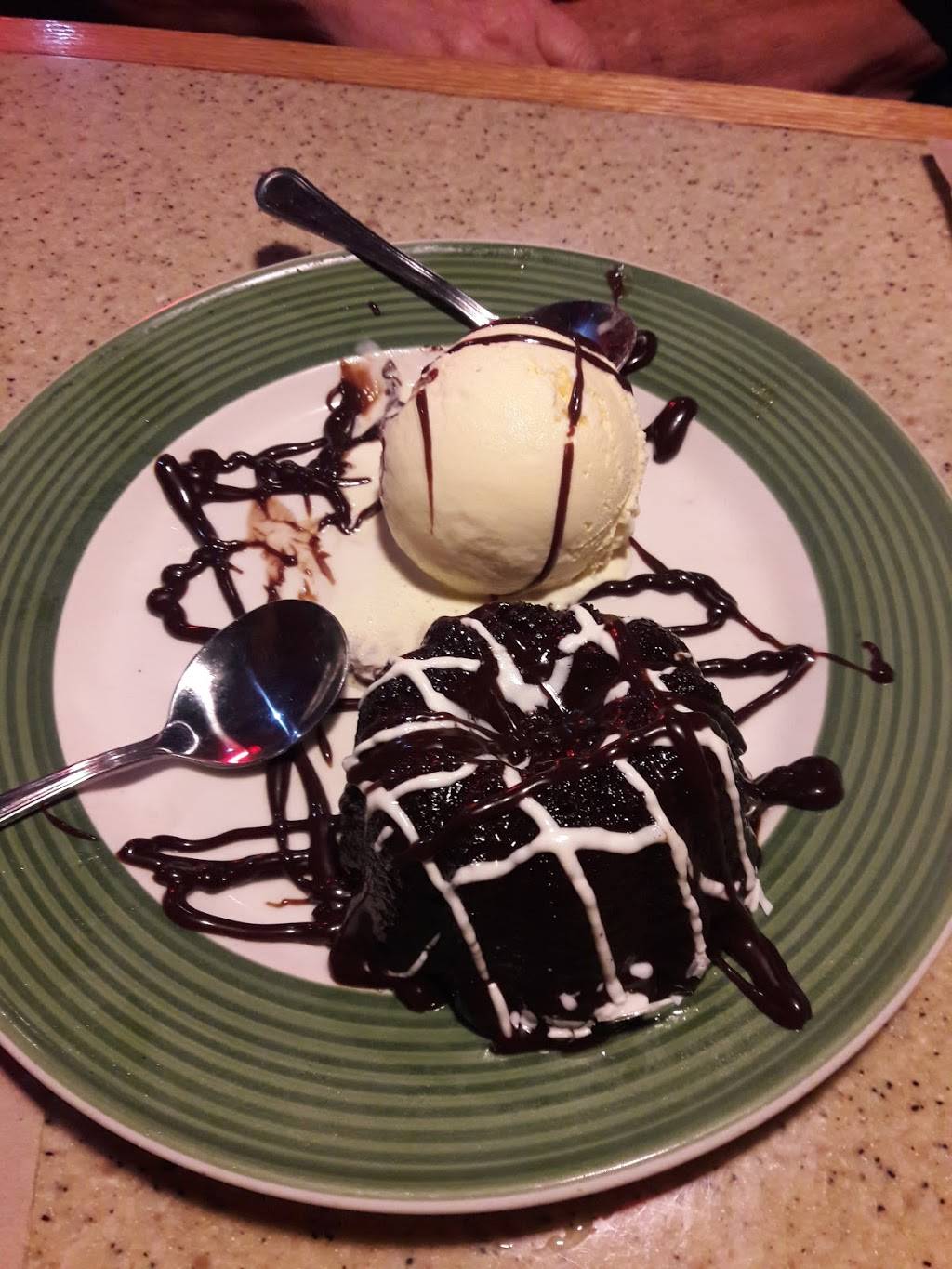 Applebees Grill + Bar | restaurant | 5800 N Mesa St, El Paso, TX 79912, USA | 9158338899 OR +1 915-833-8899