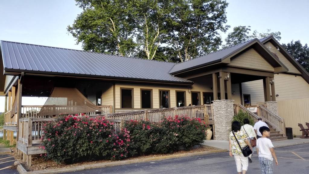 Riverview Restaurant & Marina | restaurant | 110 Old River Rd, Ashland City, TN 37015, USA | 6157927358 OR +1 615-792-7358