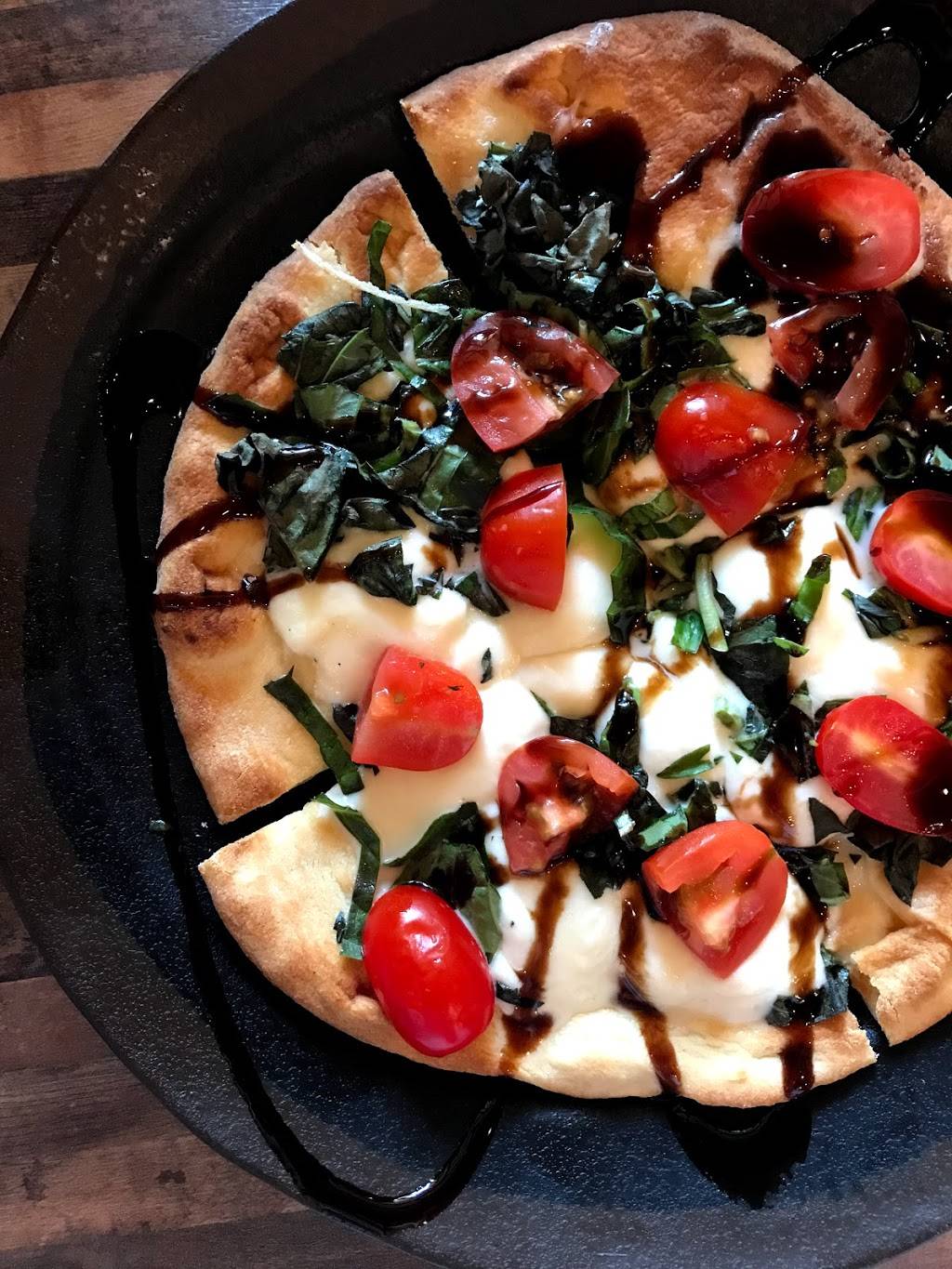 Hawk’s View Bar & Grille | restaurant | 7377 Krueger Rd, Lake Geneva, WI 53147, USA | 2623489900 OR +1 262-348-9900