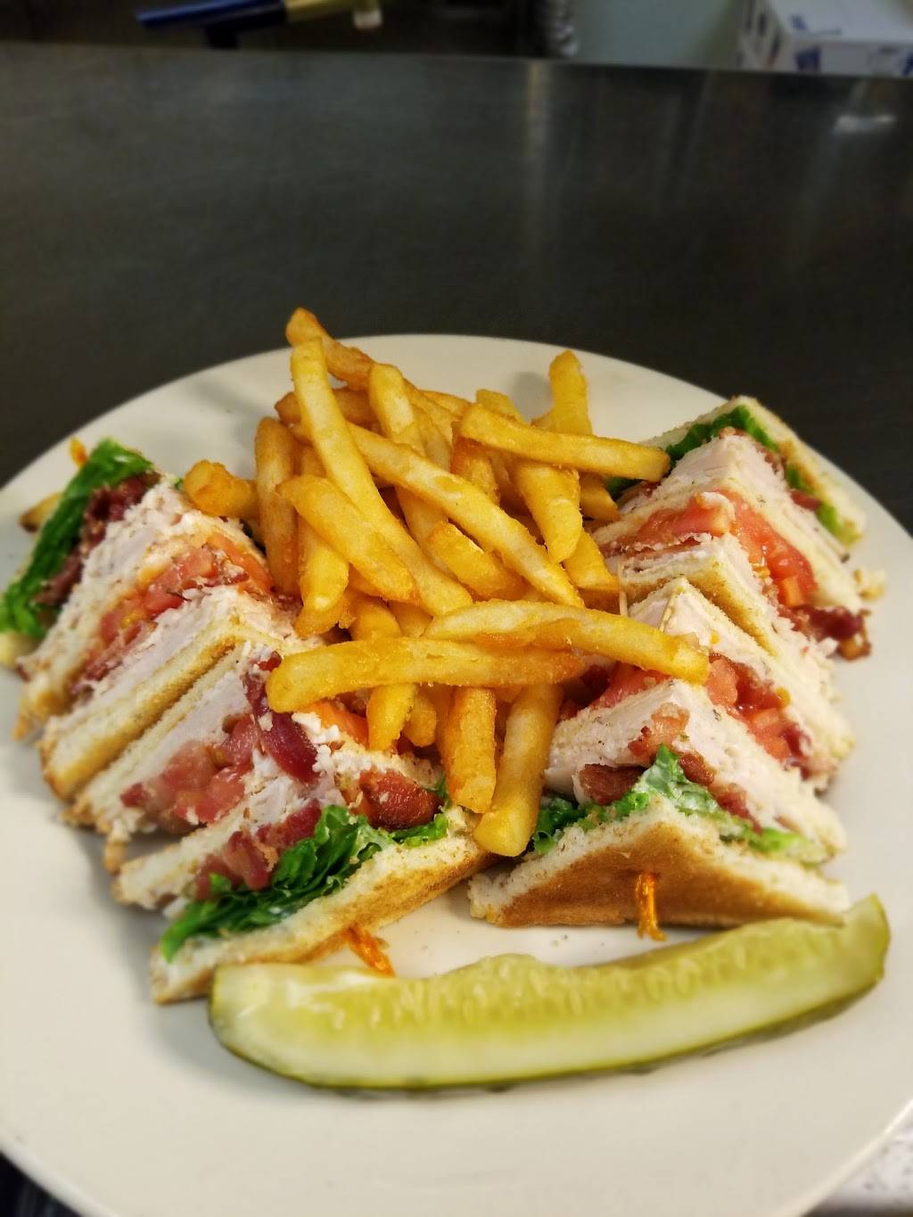 Rubins Restaurant / Arabica | meal takeaway | 312 Chestnut Commons Dr, Elyria, OH 44035, USA | 4403660122 OR +1 440-366-0122