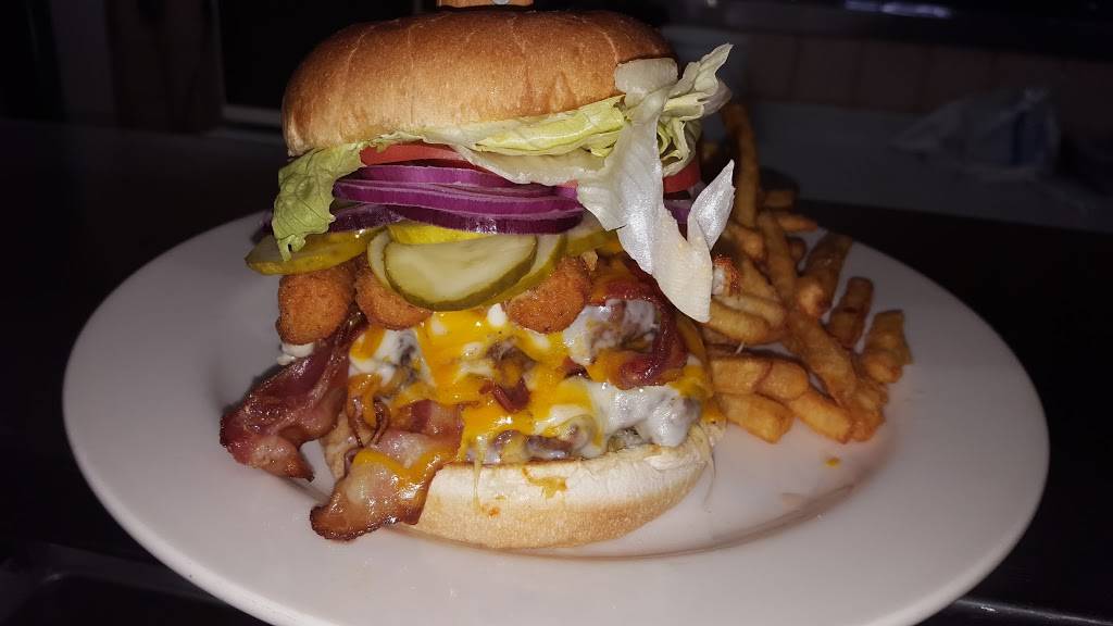 Lauzon Landing Sports Bar & Eatery | restaurant | 1545 Lauzon Rd, Windsor, ON N8S 3N4, Canada | 5199743387 OR +1 519-974-3387