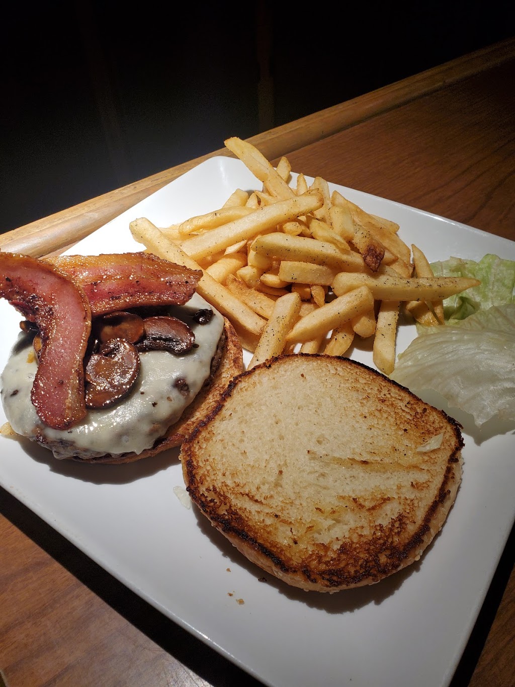 G-10’s Bar & Grill | restaurant | 1400 Ave F NW, Childress, TX 79201, USA | 9409387030 OR +1 940-938-7030