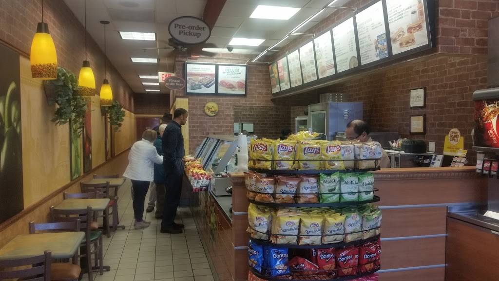 Subway | restaurant | 5810 Kingstowne Ctr Dr, Building D Ste 130, Kingstowne Shopping Center, Alexandria, VA 22315, USA | 7039213903 OR +1 703-921-3903