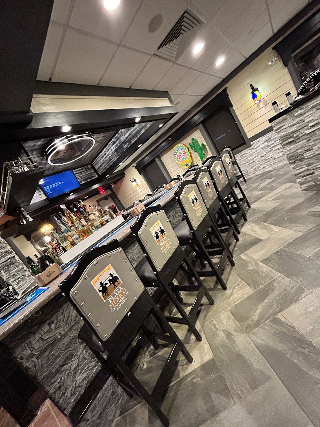 Plaza Mexico Cocina Mexicana & Cantina | restaurant | 821 Fall River Ave, Seekonk, MA 02771, USA | 5085571522 OR +1 508-557-1522