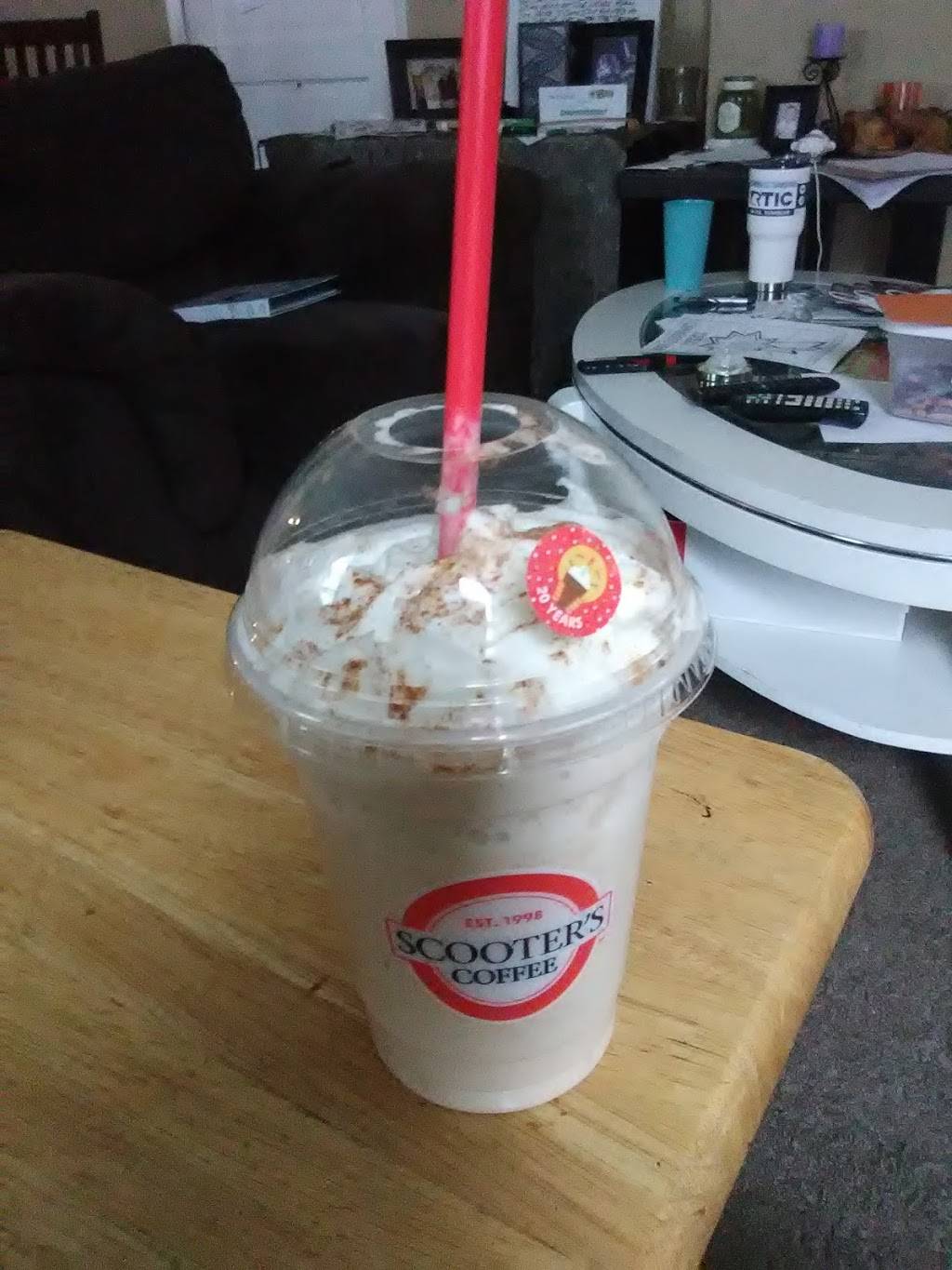 Scooters Coffee | bakery | 501 E 30th Ave, Hutchinson, KS 67502, USA | 6205005299 OR +1 620-500-5299