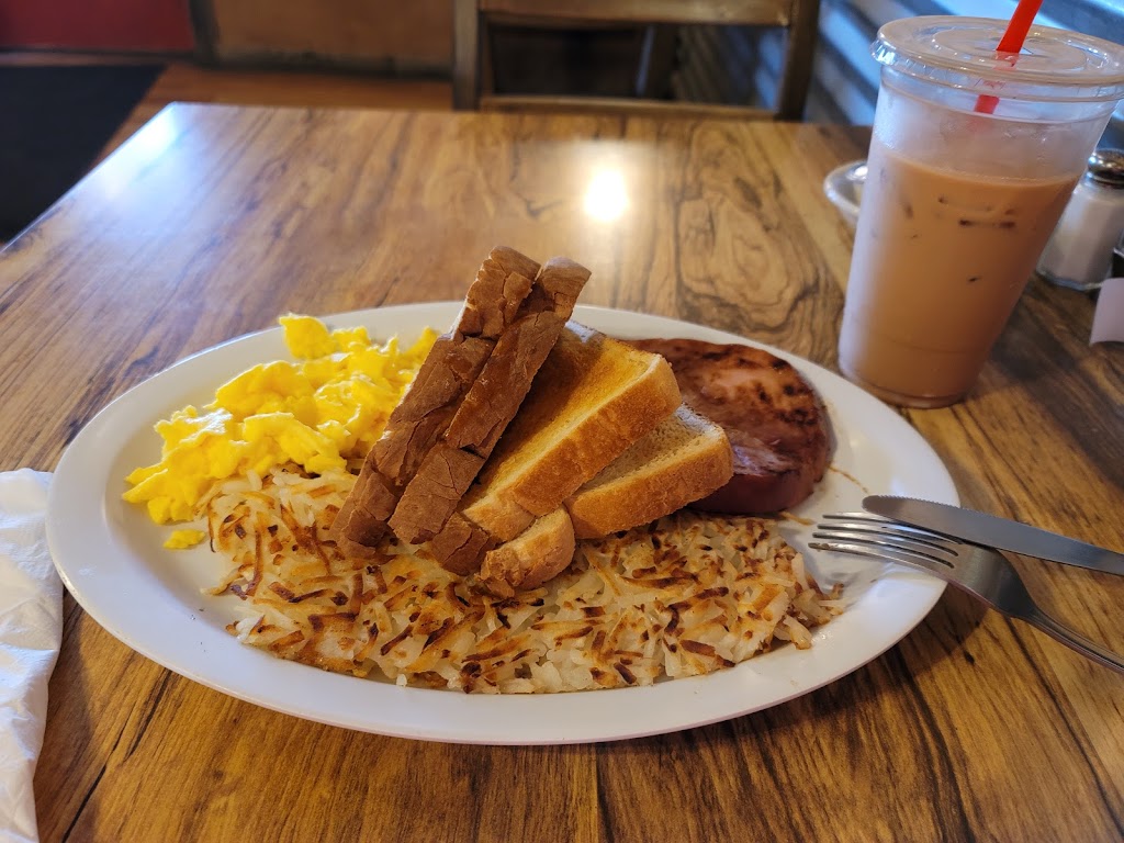 Twisters Eatery Inc. | restaurant | 84 N Wyoming Ave, Guernsey, WY 82214, USA | 3073313943 OR +1 307-331-3943