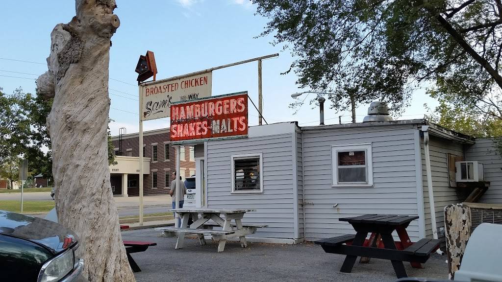 Chicken Larrys Drive-In | restaurant | 12 S Orange St, Butler, MO 64730, USA | 6606790161 OR +1 660-679-0161