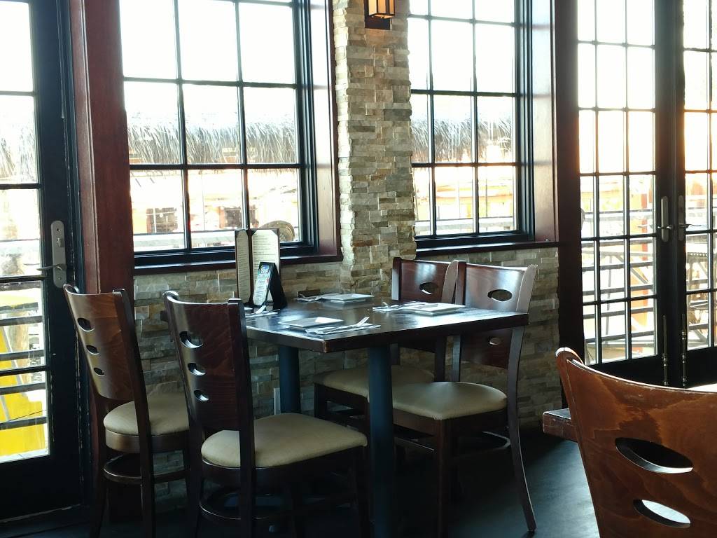 Elliots on the Mile | restaurant | 23 Woodcleft Ave, Freeport, NY 11520, USA | 5163788776 OR +1 516-378-8776