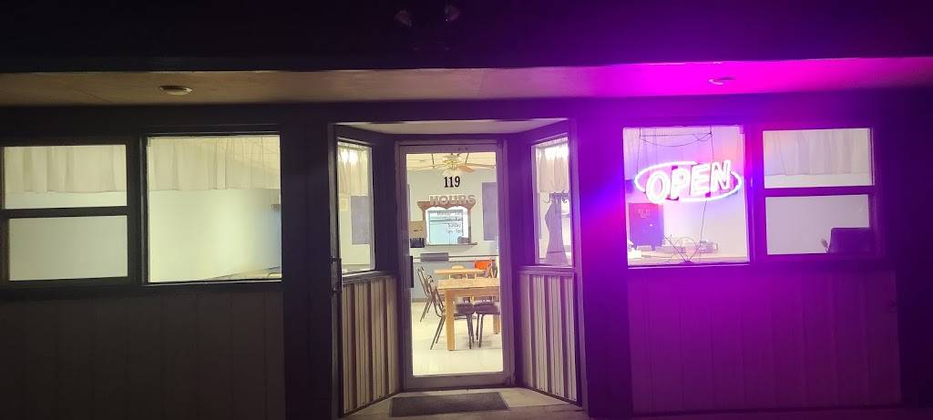 MAMA Js Place | restaurant | 119 W Yoakum Ave, Chaffee, MO 63740, USA | 5733189199 OR +1 573-318-9199